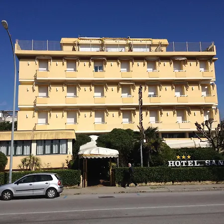 San Carlo 3* مارينا دي بييتراسانْت